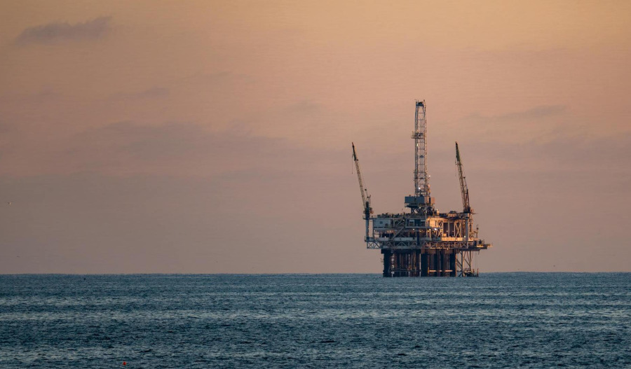 Oil rises as Hormuz flows remain constrained