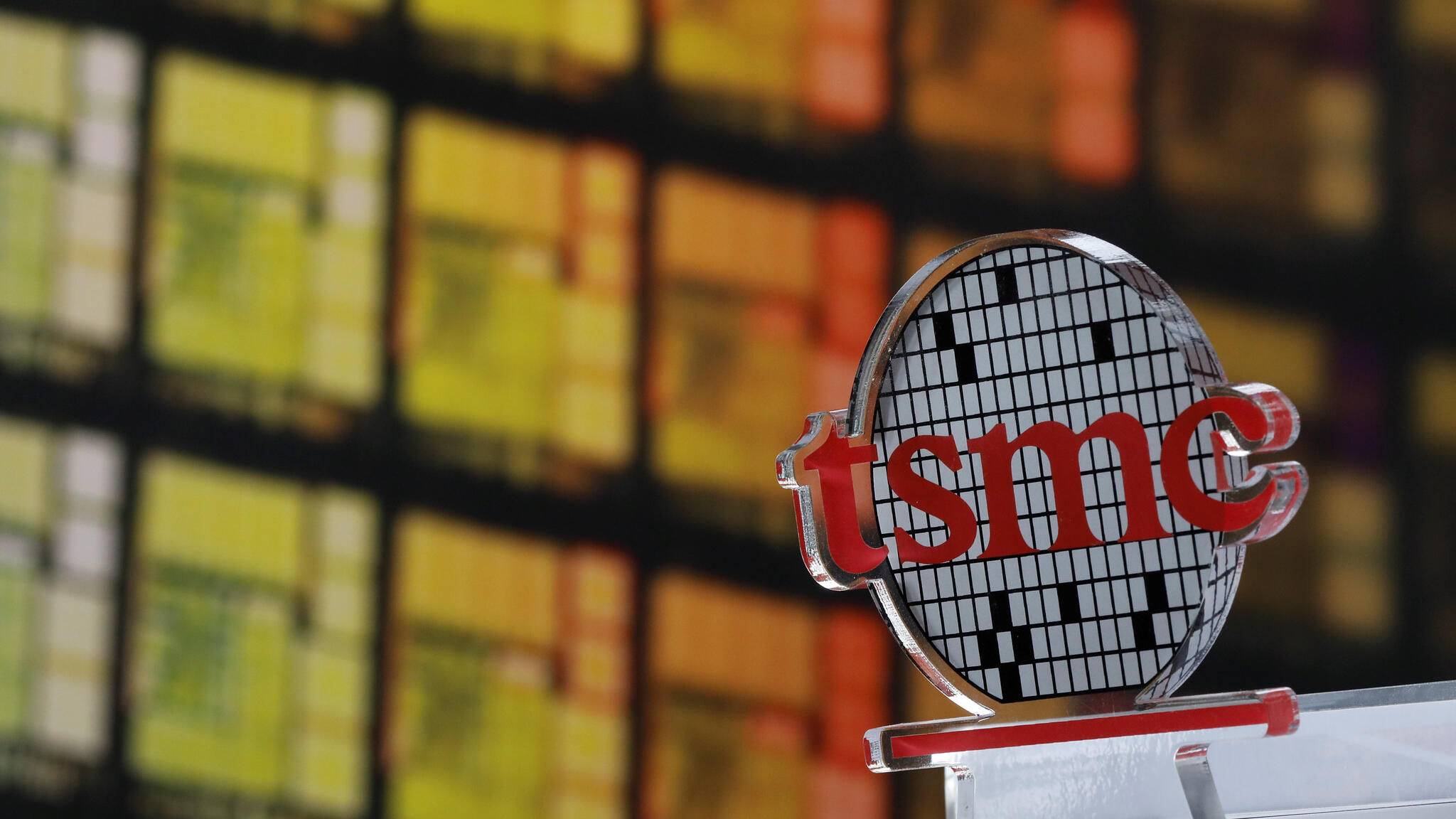 TSMC reports record revenue as price hikes start
