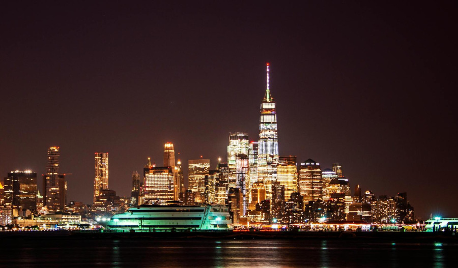 US futures slump; Strait of Hormuz blockade in focus