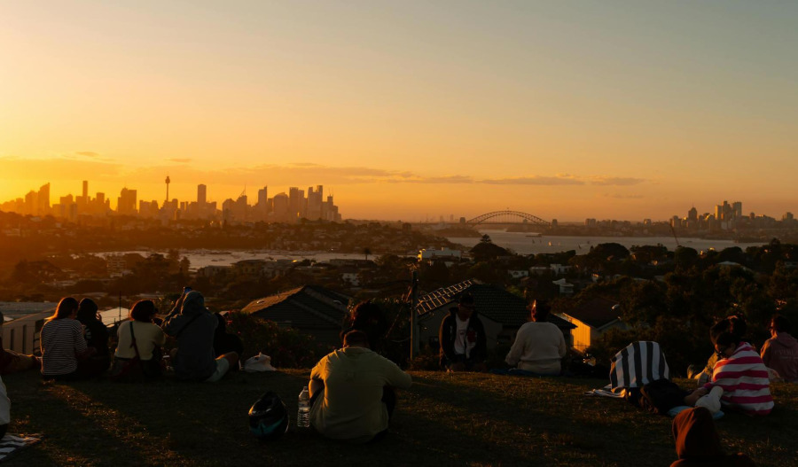 ASX falls 0.4% as tech leads decline; energy rises