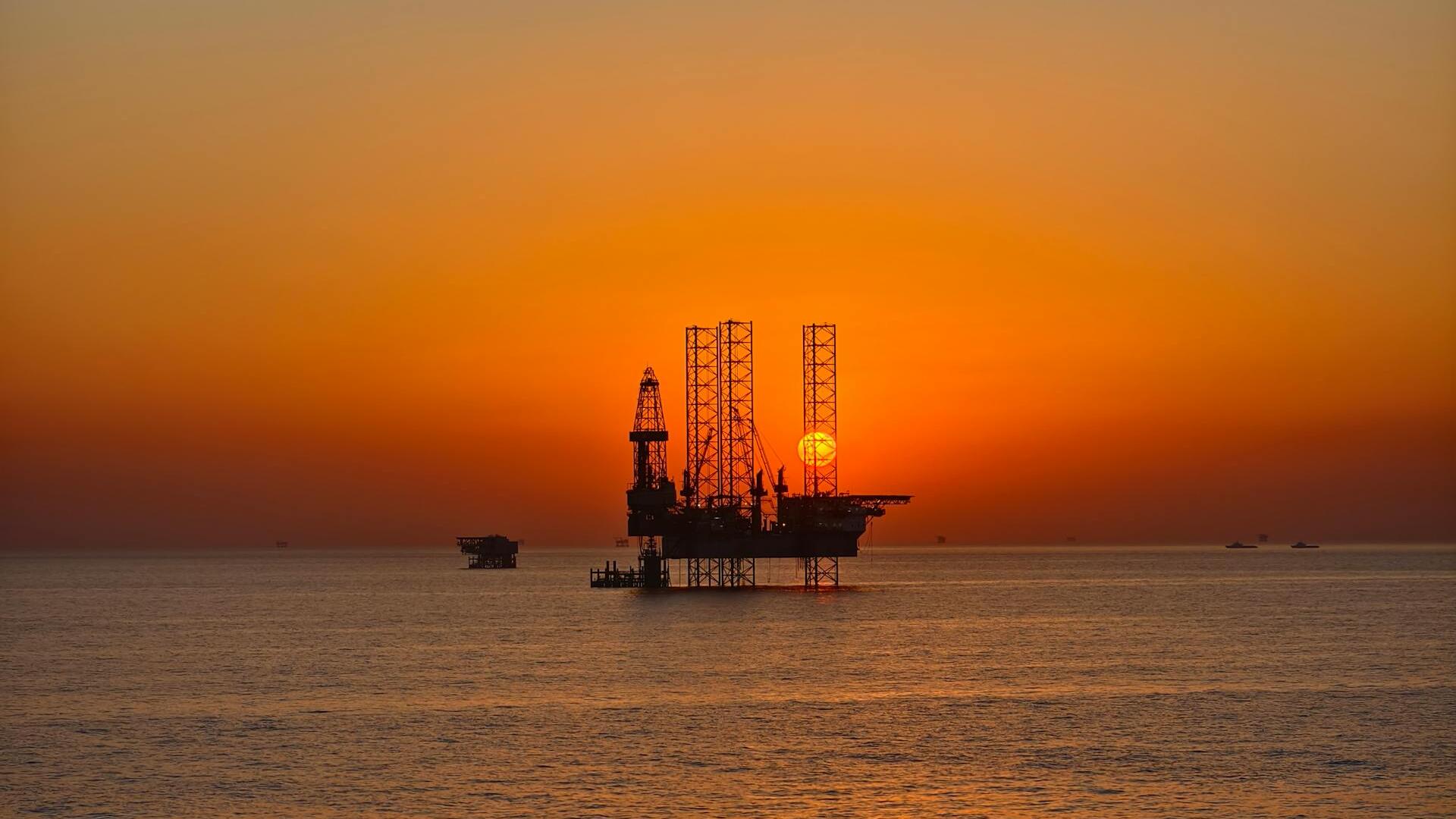 Oil drops; investors optimistic on US-Iran dialogue