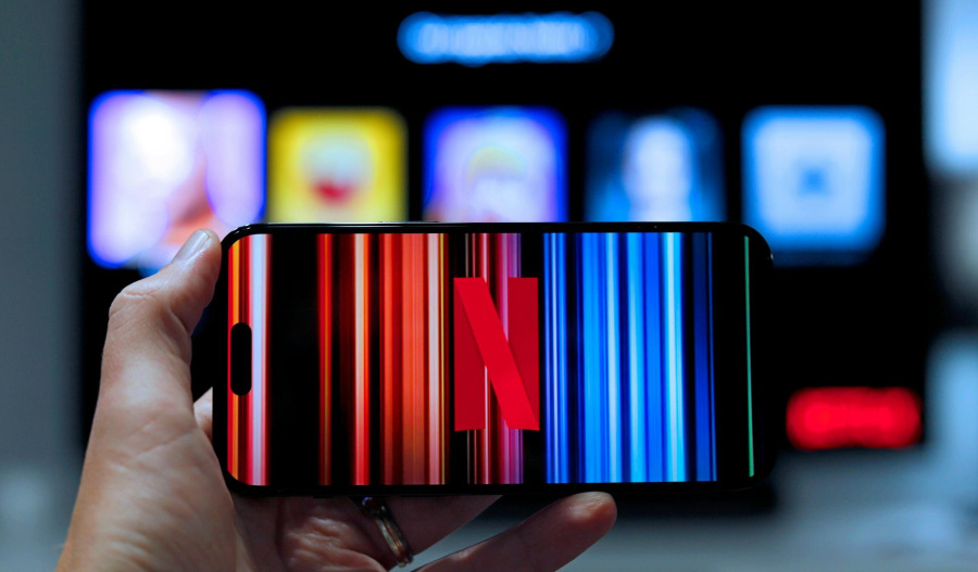 Netflix shares tank amid governance change