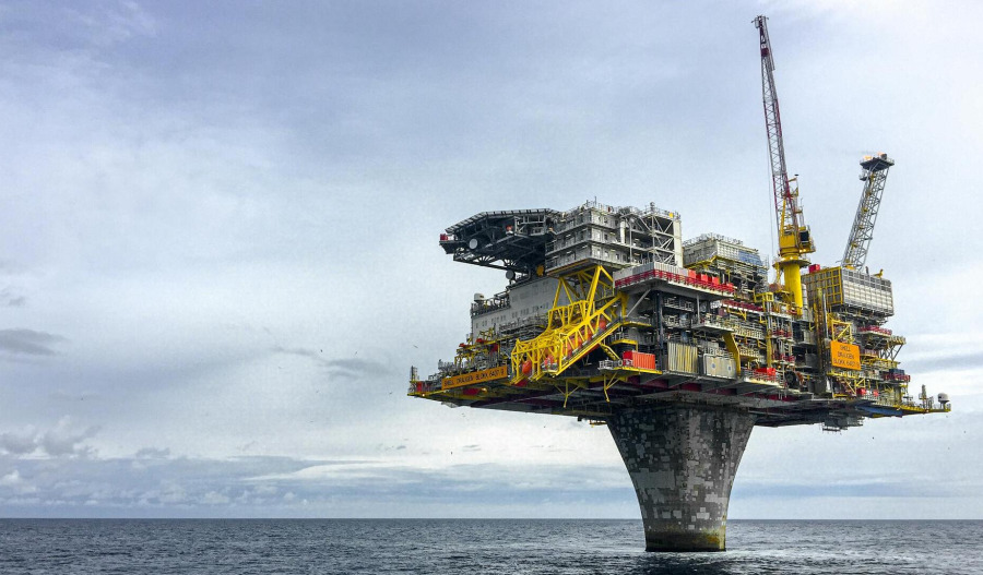 Oil jumps as Hormuz tensions flare again