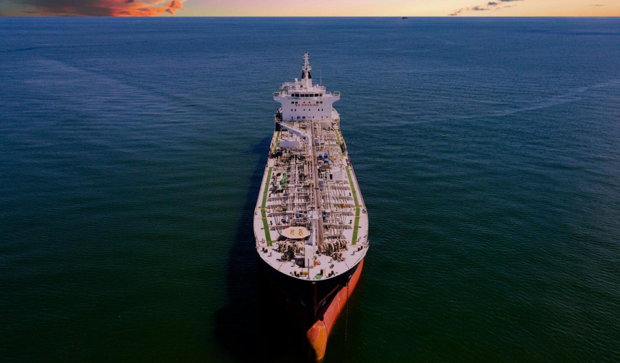 Oil prices dip amid rising M.East optimism