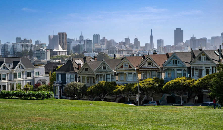 US pending home sales improve slightly in March