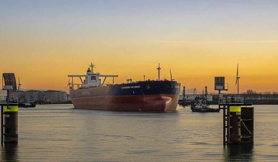 Oil ticks lower; traders on edge amid M.East uncertainty