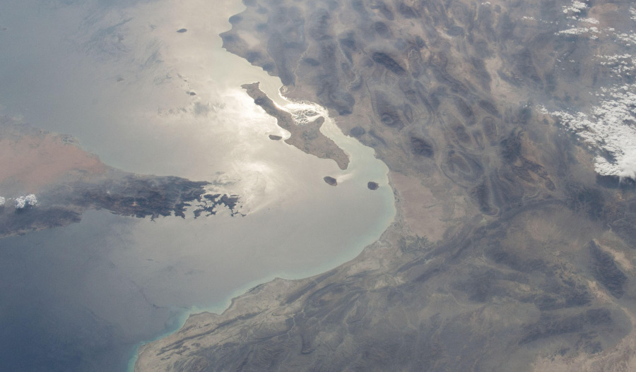 Oil climbs amid stalled talks, Strait of Hormuz disruption