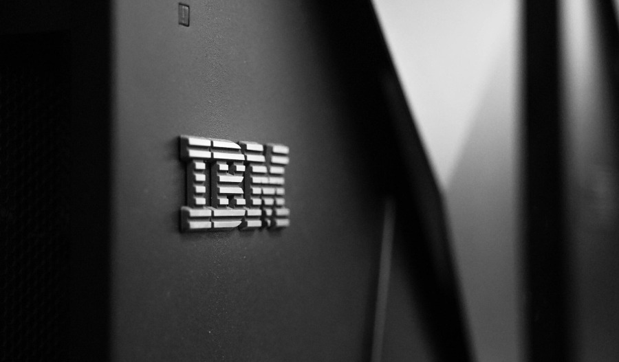 IBM beats, holds guidance amid economic turmoil