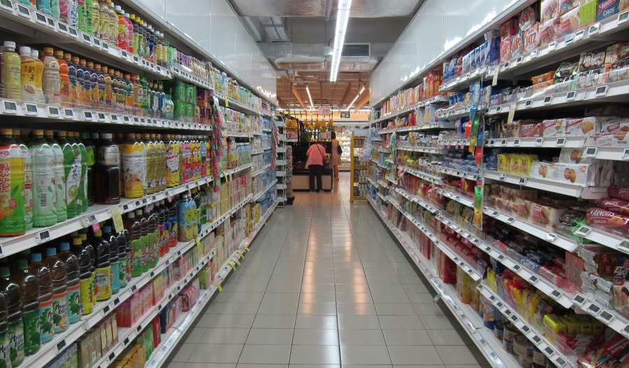 Trading floor: Woolworths tanks; MinRes, Regis lift