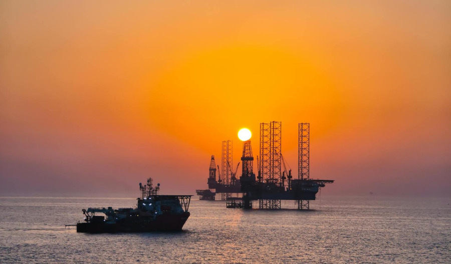 Oil eases; holds above US$100 amid M.East tensions