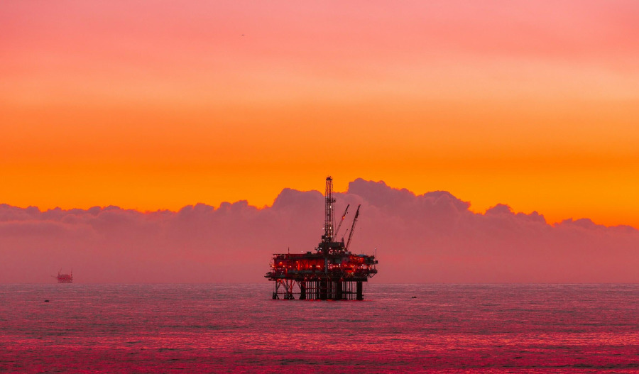 Oil ticks lower; 'Project Freedom' eases supply fears