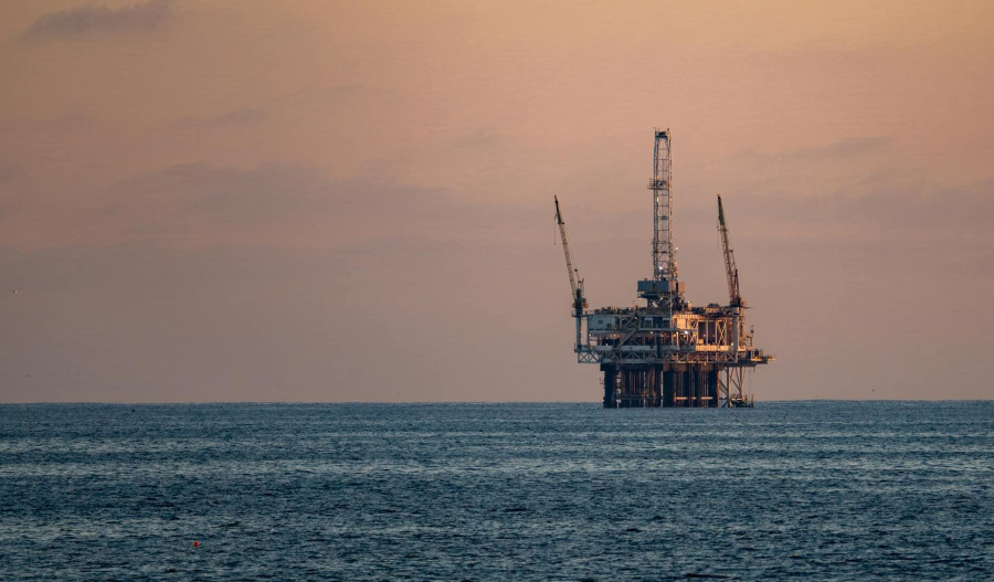 Oil trades higher; markets assess potential Iran agreement