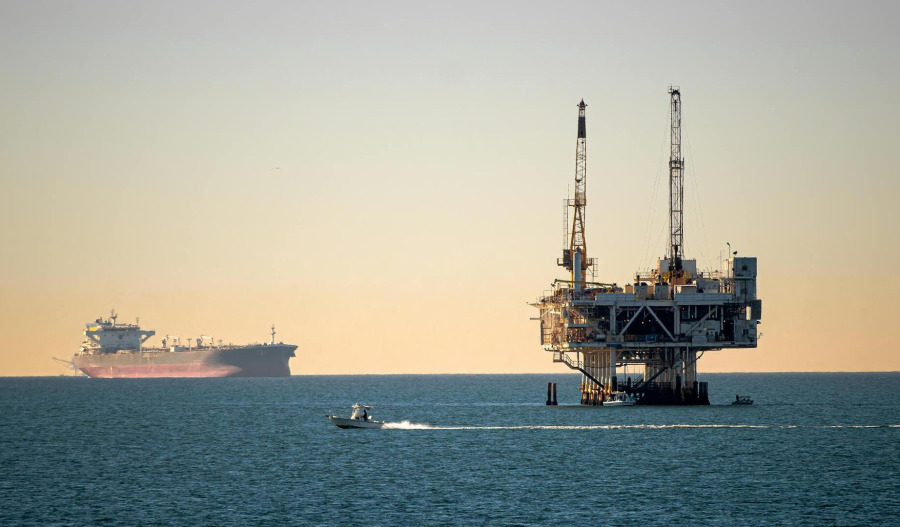 Oil rises as US-Iran fighting resumes