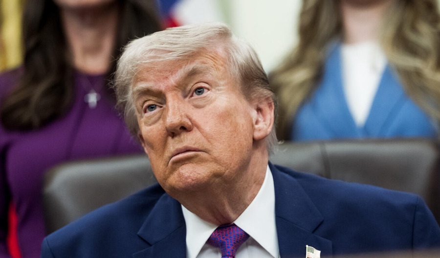 Trump says Iran ceasefire on 'life support'