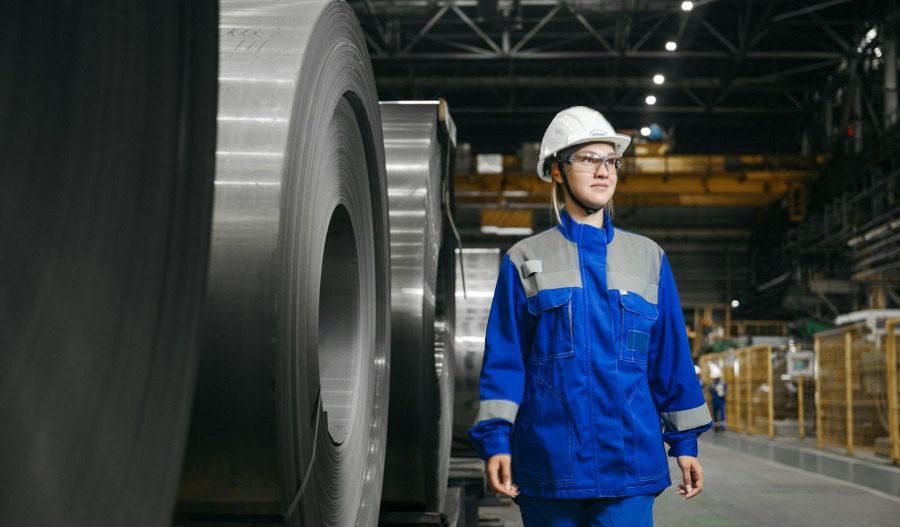 US industrial production up 0.7% to 14mth high