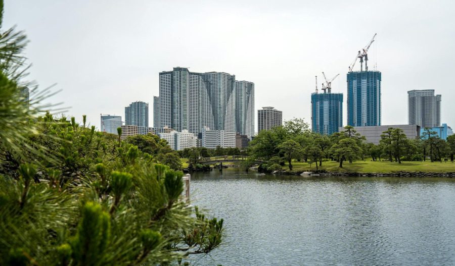 APAC rises; investors monitor M.East developments