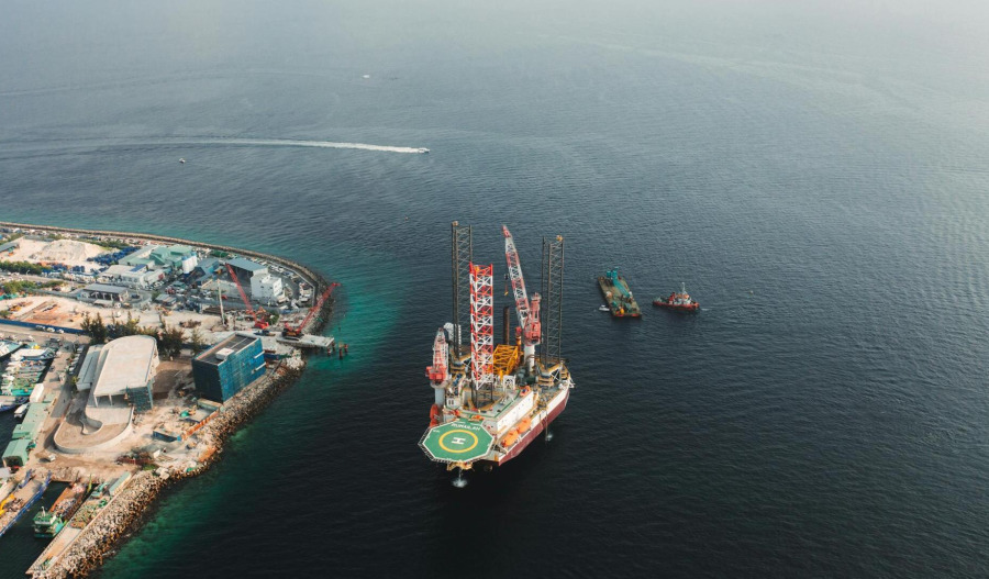 Oil rises; investors cautious amid Iran peace talks