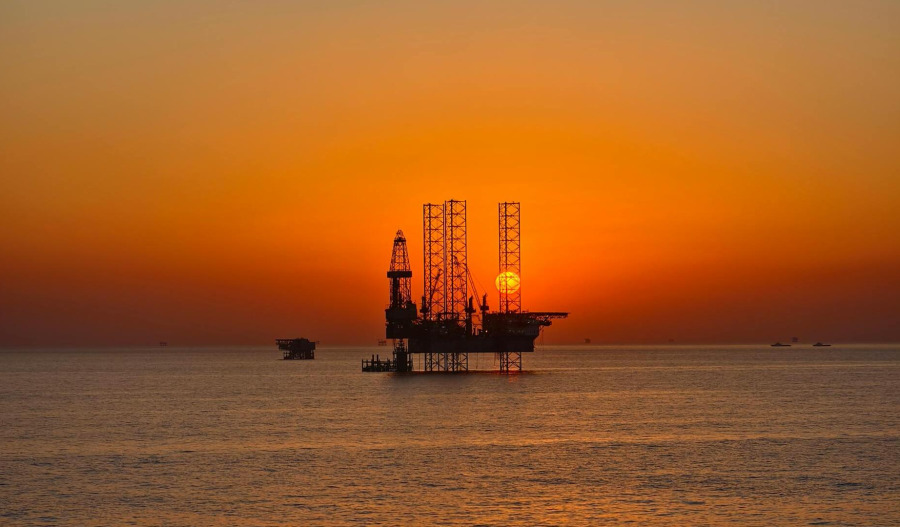 Oil tumbles 5% on rising hopes for Iran peace deal