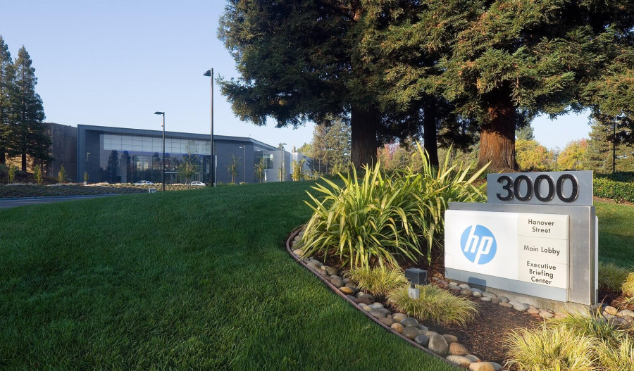 HP beats estimates for Q2; shares slip 0.9%
