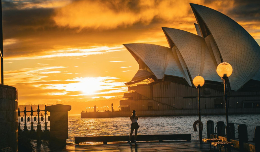 ASX opens 0.4% lower; Dow defies tech weakness