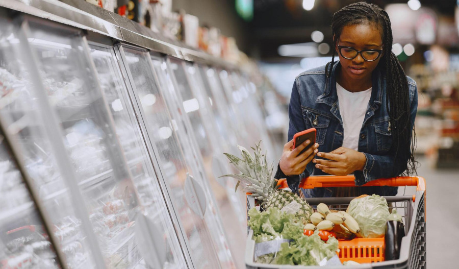 US consumer sentiment improves as fuel prices fall