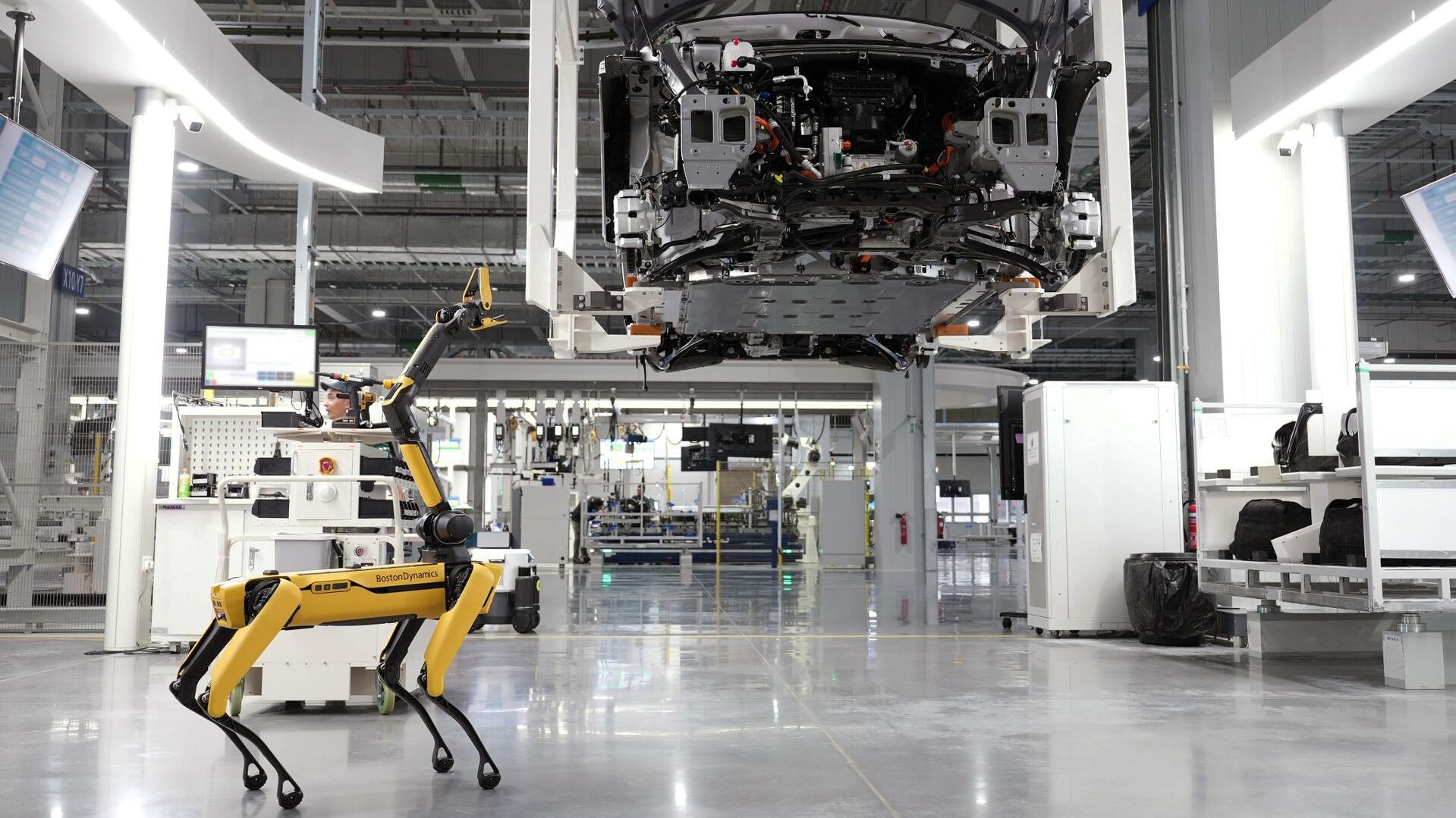 US factory output stalls despite AI demand