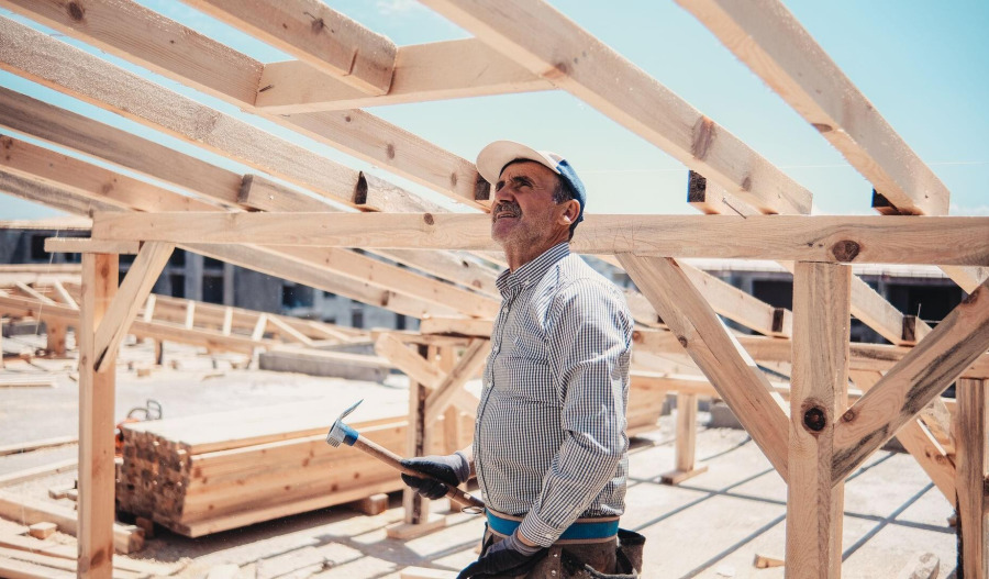 US builder confidence falls on housing costs