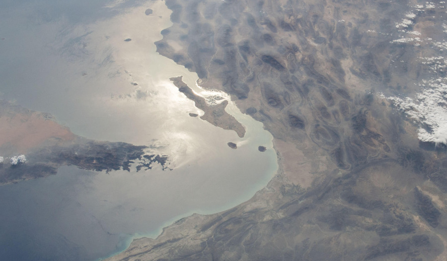 UN halts Hormuz evacuations after ship attack
