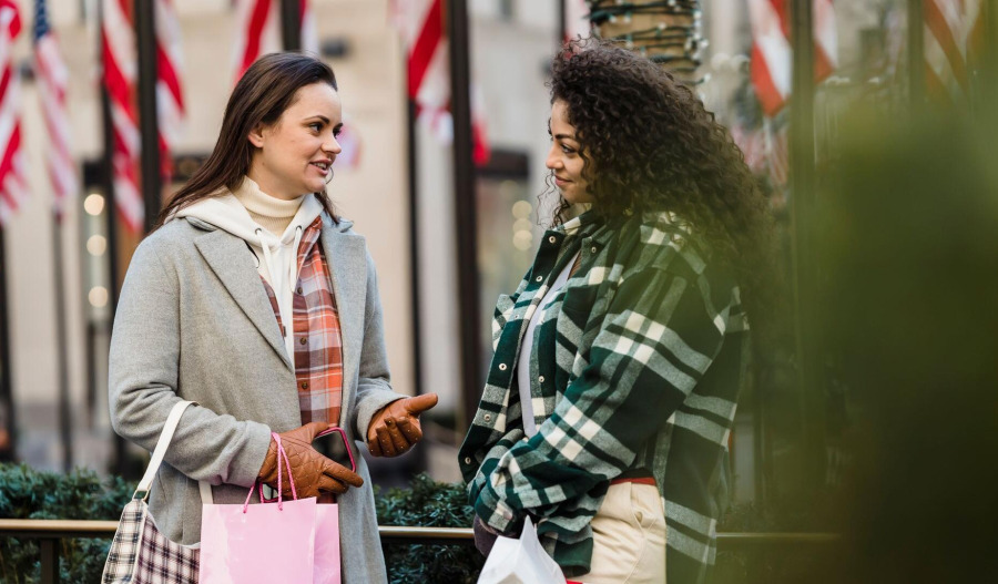 US consumer sentiment edges higher in June