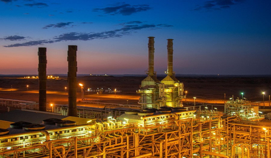 Oil rises as focus remains on Hormuz