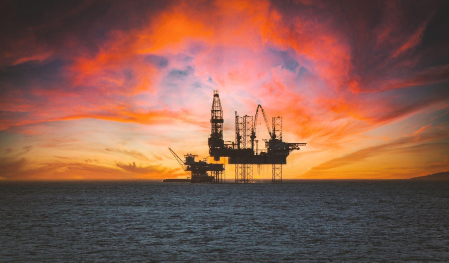 Oil slips as markets focus on Doha talks