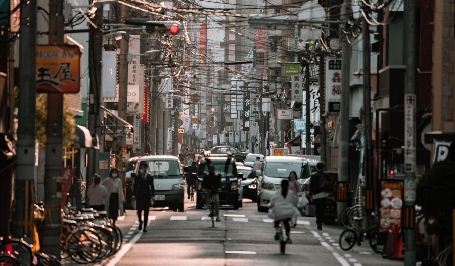 APAC markets retreat as Hormuz tensions escalate
