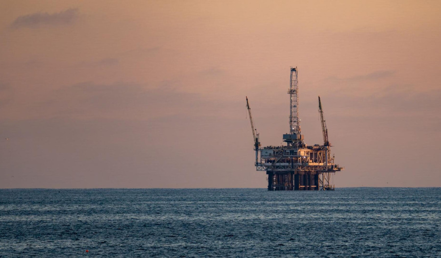 Oil jumps as US strikes reignite Iran fears