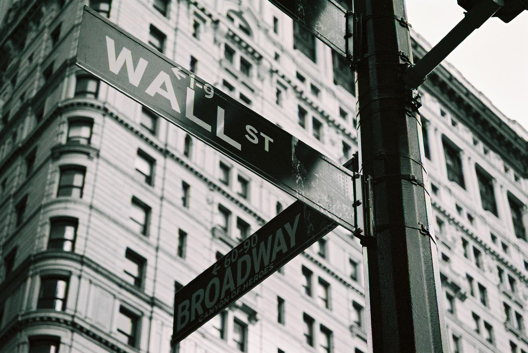 BW NYC wall st sign