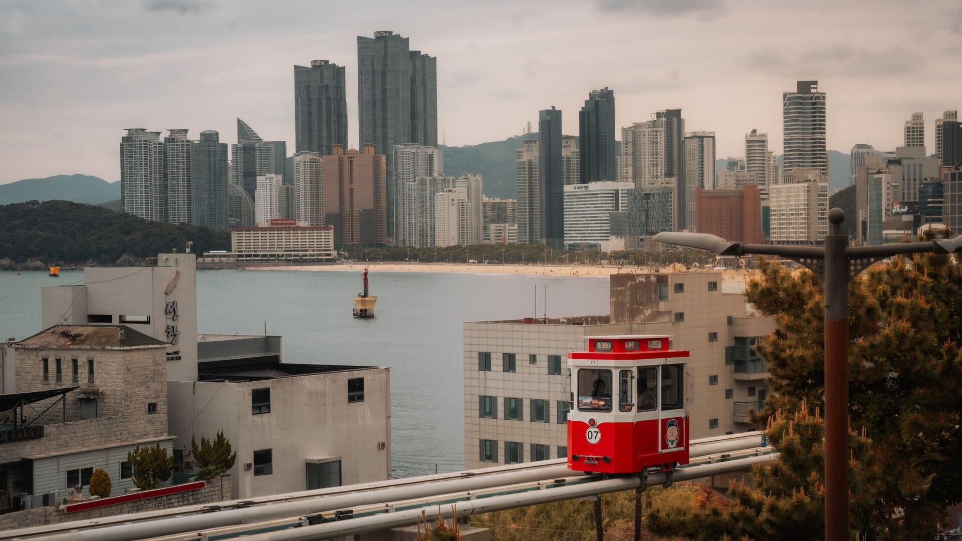 APAC stocks slide; investors retreat amid Iran fears