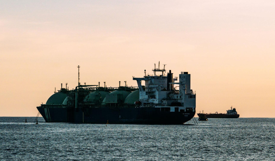 Brent holds above US$100 as M.East tensions persist