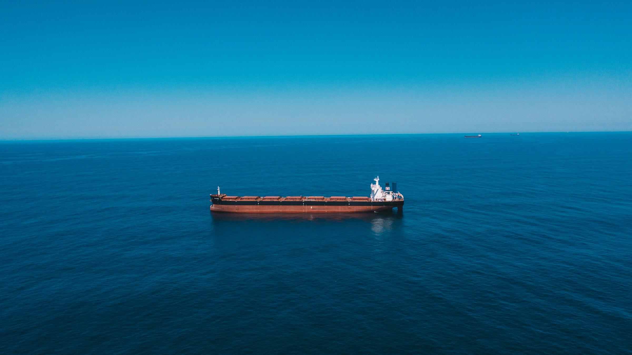 Oil remains volatile; markets monitor supply risks