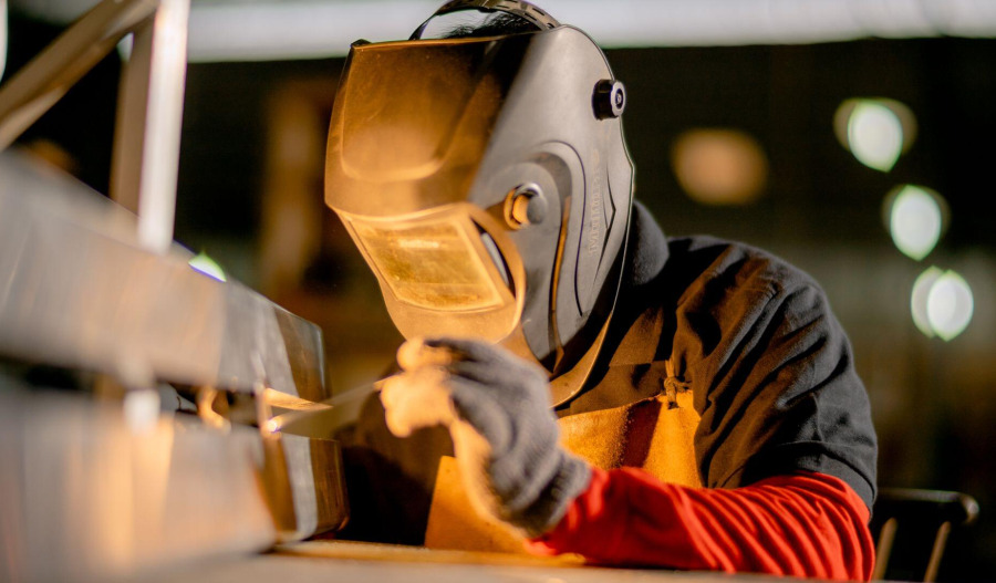 US manufacturing PMI hits 4yr high