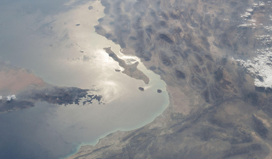 Iran, Oman reportedly near Hormuz deal