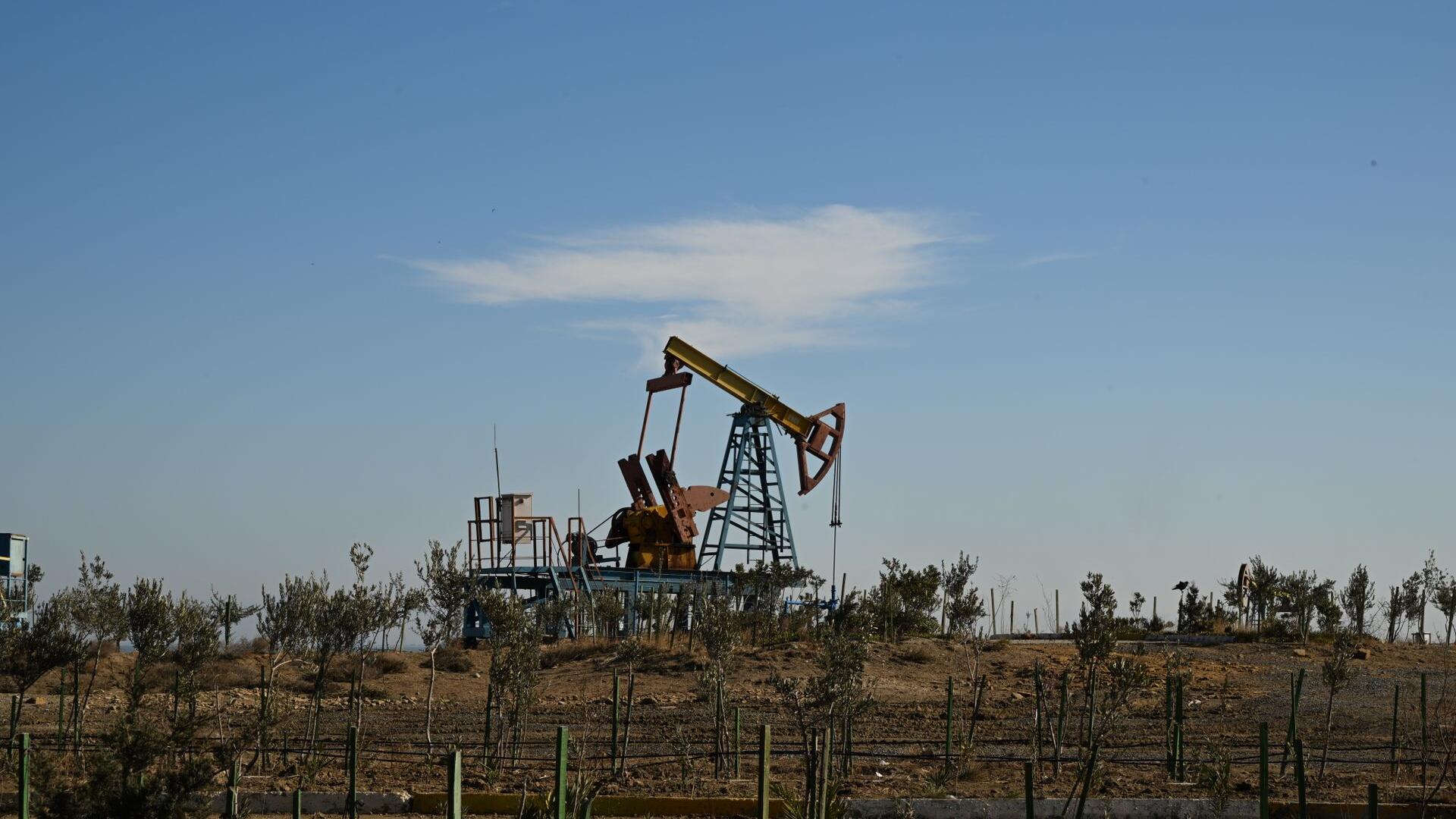 Oil climbs as Hormuz negotiations fuel uncertainty