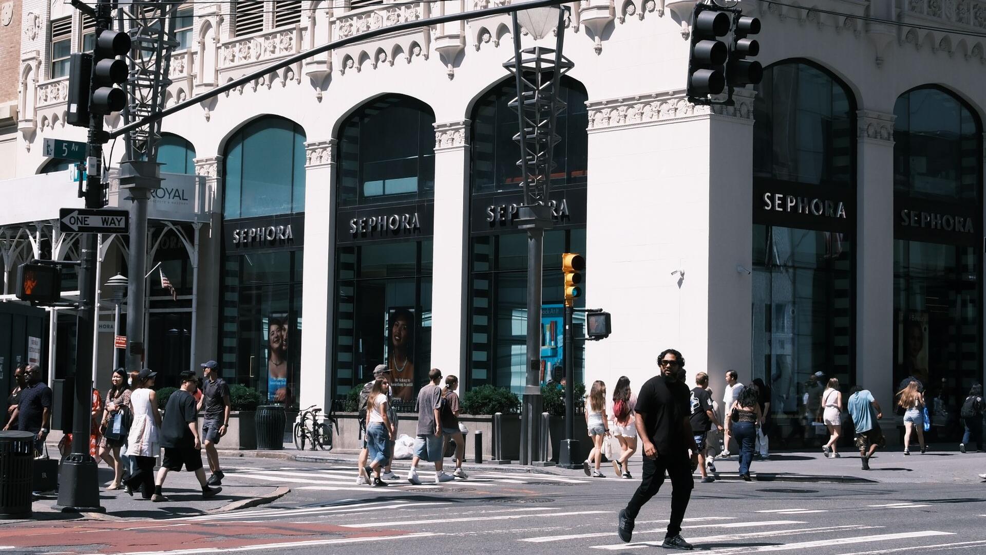 US consumer prices ease to 3.4% in July