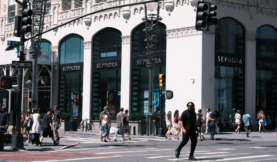 US consumer prices ease to 3.4% in July