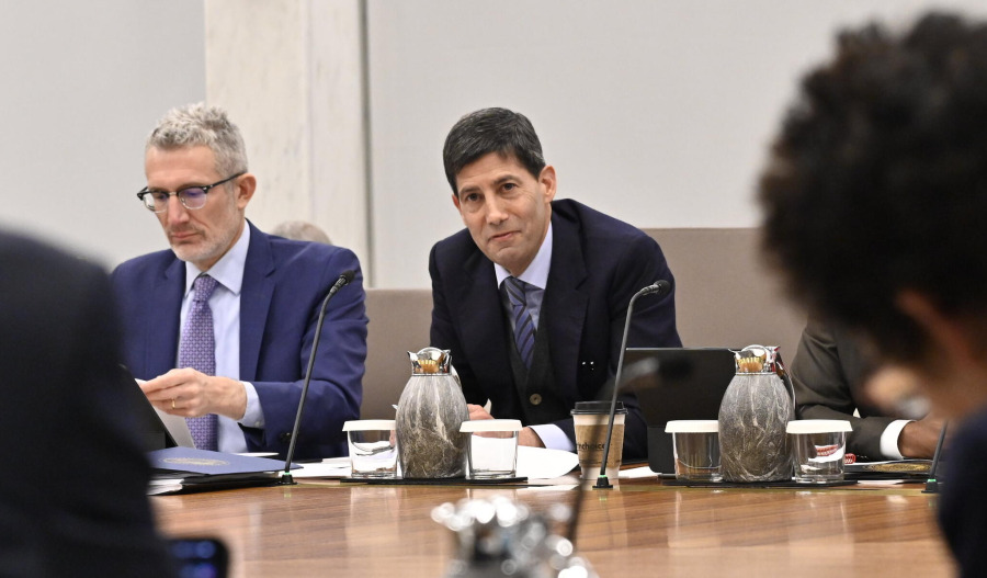 Pressure mounts on Warsh's Fed as officials flag hikes