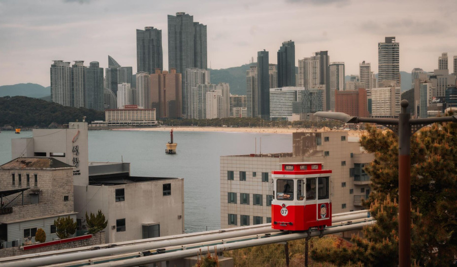 APAC markets retreat as tech weakness spreads