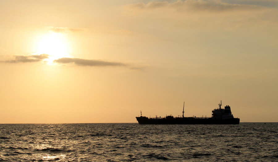 Oil trades higher on uncertainty over exports