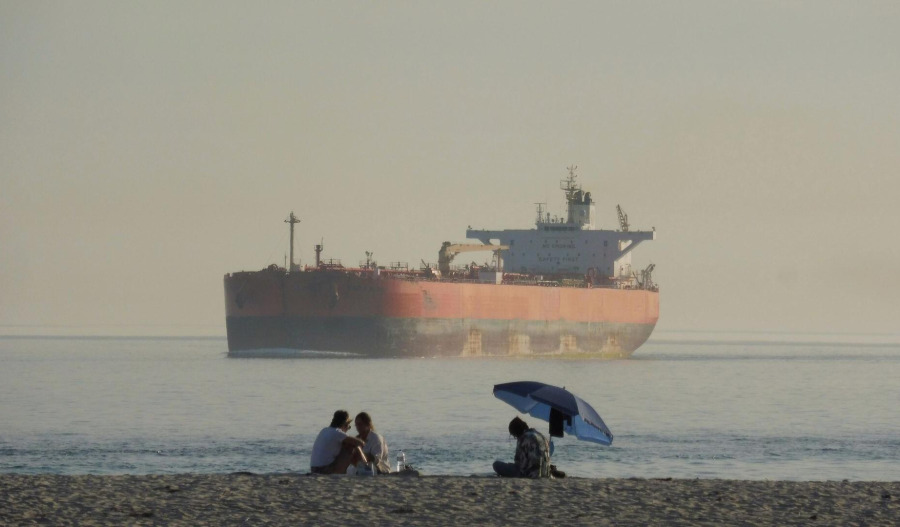 Oil prices steady; investors assess US-Iran war outlook