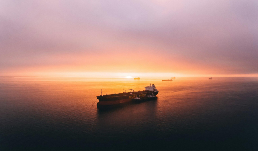 Oil falls as US prepares to unveil new Iran sanctions