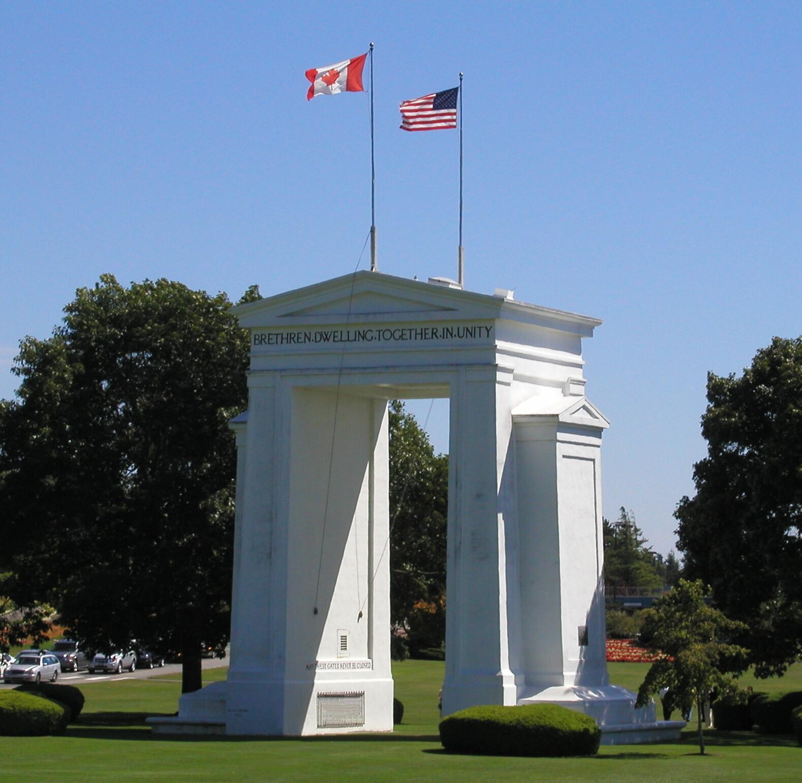 The Peace Arch at the border between Surrey, British Columbia, and Blaine, Washington 
