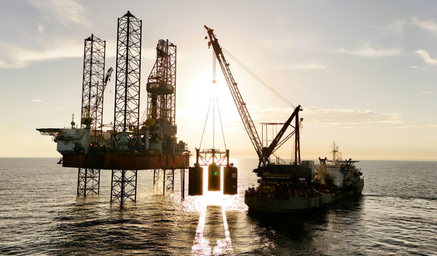Oil set for weekly loss; Iran tensions simmer