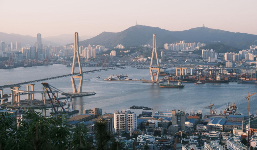 APAC markets in the red as M.East tensions weigh